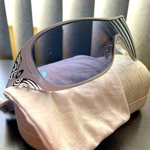 Oakley Liv Sunglasses with case